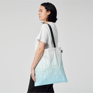 weightless tote